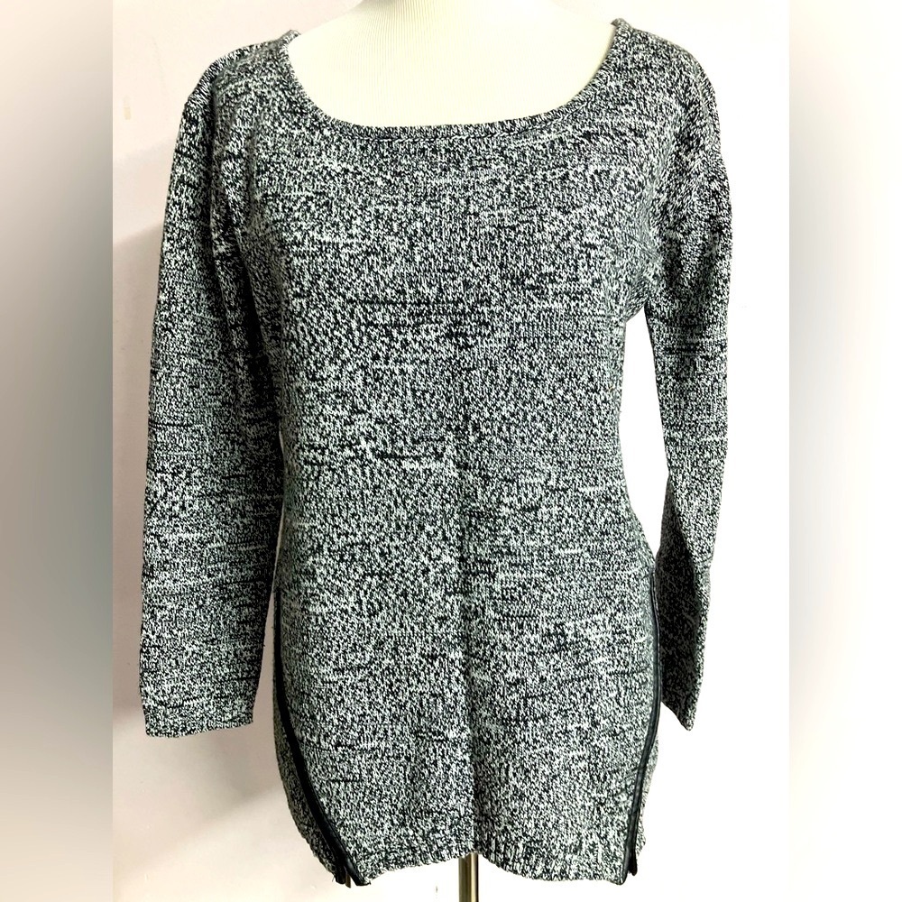 NY & Co Women’s Pullover Sweater, Medium, Black/White, Blend, Scoop Neck